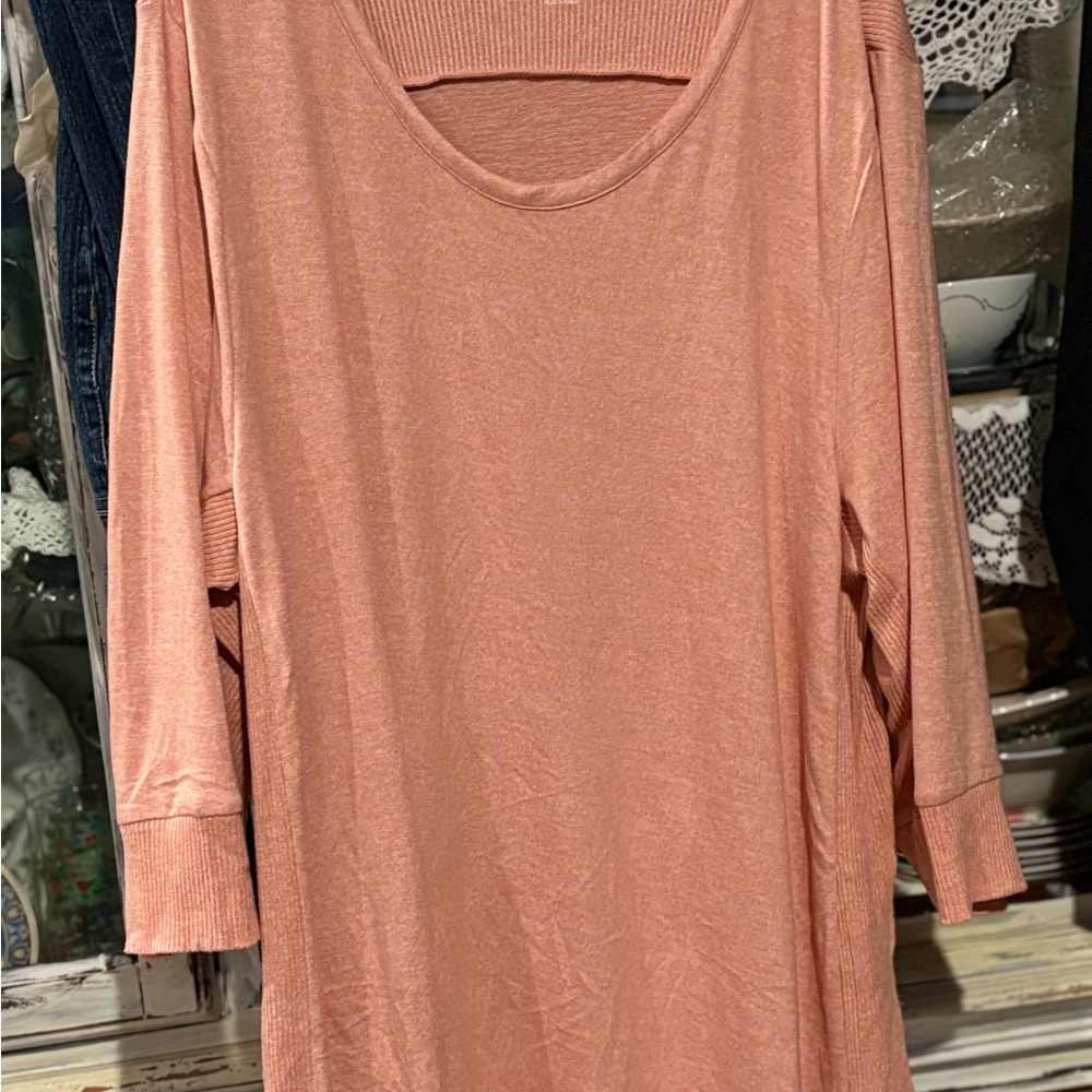 Ladies 1x koolaburra by UGG top in peach super cute also size 18 long GV jeans